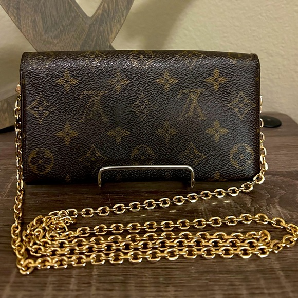 🖤🐻 🩶 Louis Vuitton Monogram LV Logo Crossbody WOC Wallet on Chain Gold Chain - Picture 6 of 16